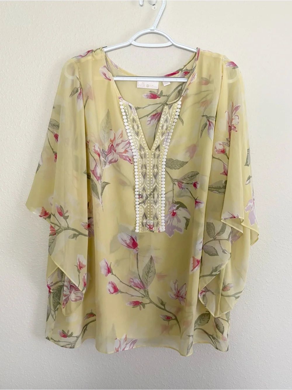 Belle by Kim Gravel Popover Blouse Flowy Size 1X Yellow Floral 100% Polyester